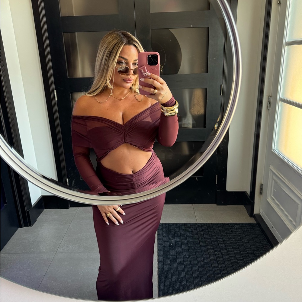 Meshki Off-Shoulder Burgundy Long Sleeve Dress - Picture 2 of 2